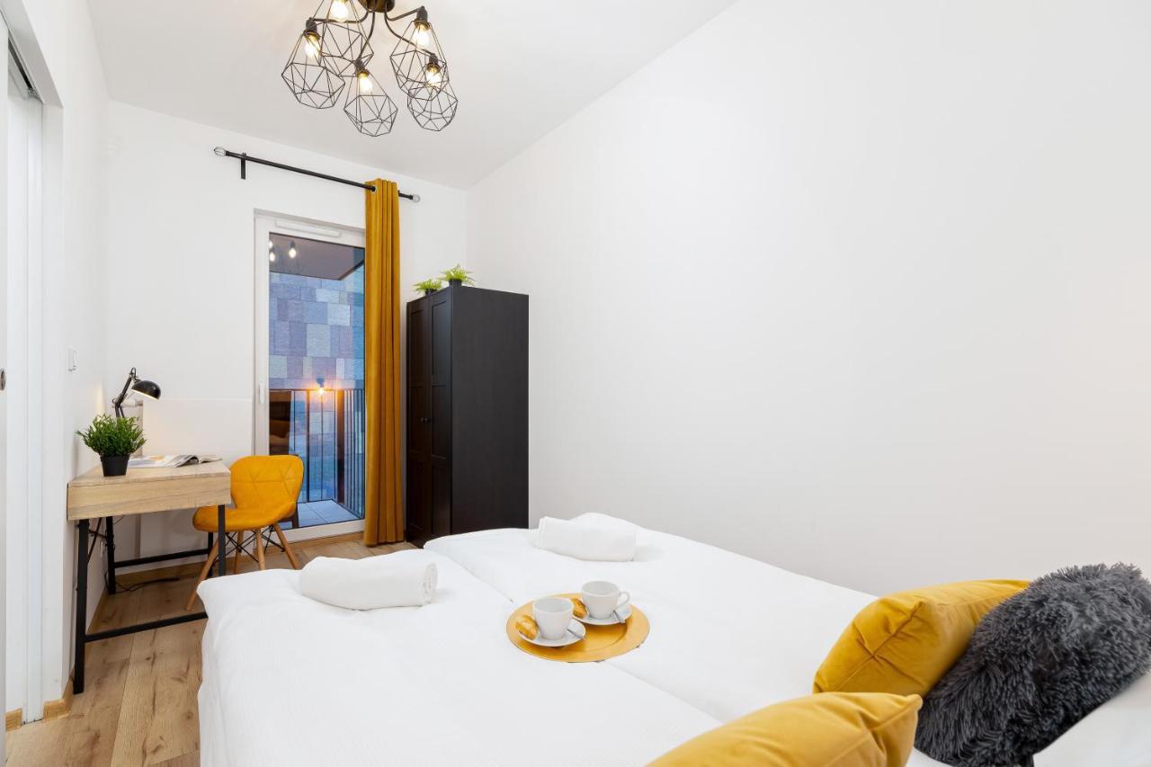 Movie Jacuzzi Apartment At The Main Station By Noclegi Renters Krasków Eksteriør bilde