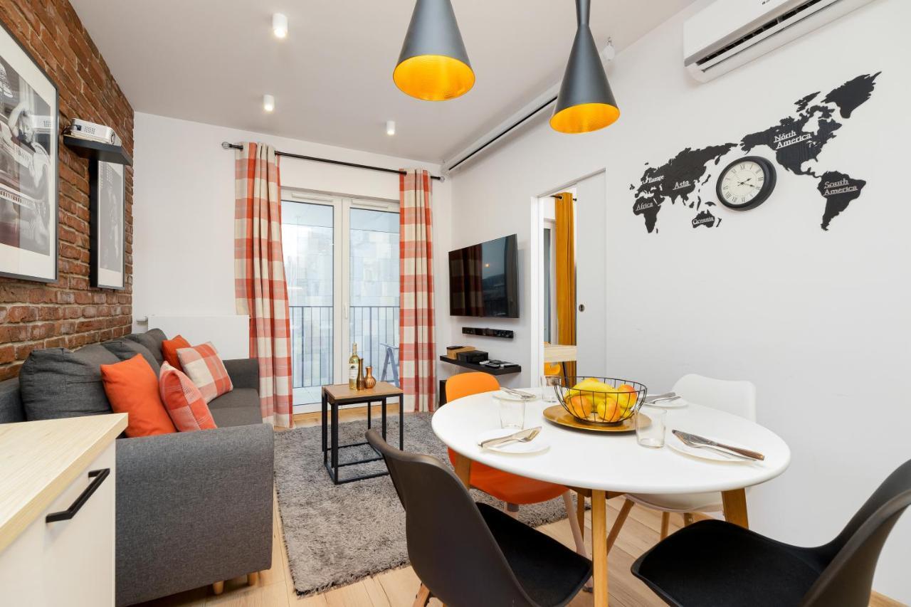 Movie Jacuzzi Apartment At The Main Station By Noclegi Renters Krasków Eksteriør bilde