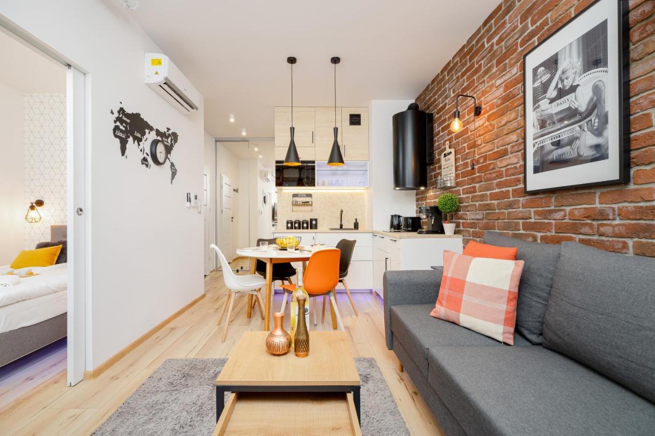 Movie Jacuzzi Apartment At The Main Station By Noclegi Renters Krasków Eksteriør bilde