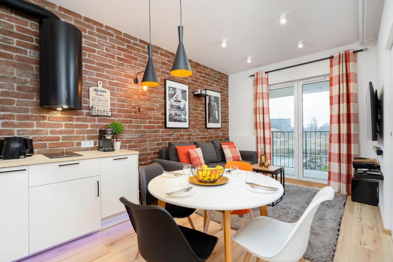 Movie Jacuzzi Apartment At The Main Station By Noclegi Renters Krasków Eksteriør bilde