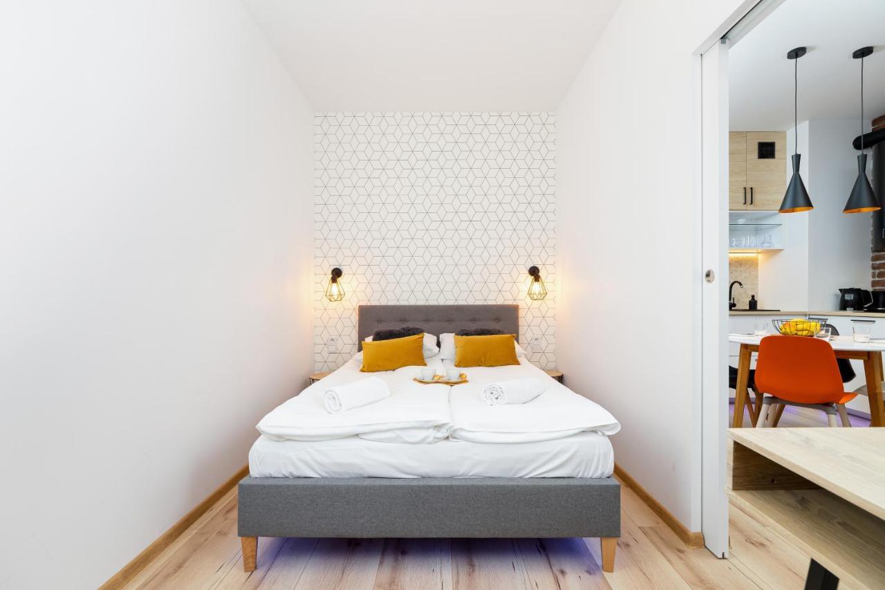 Movie Jacuzzi Apartment At The Main Station By Noclegi Renters Krasków Eksteriør bilde